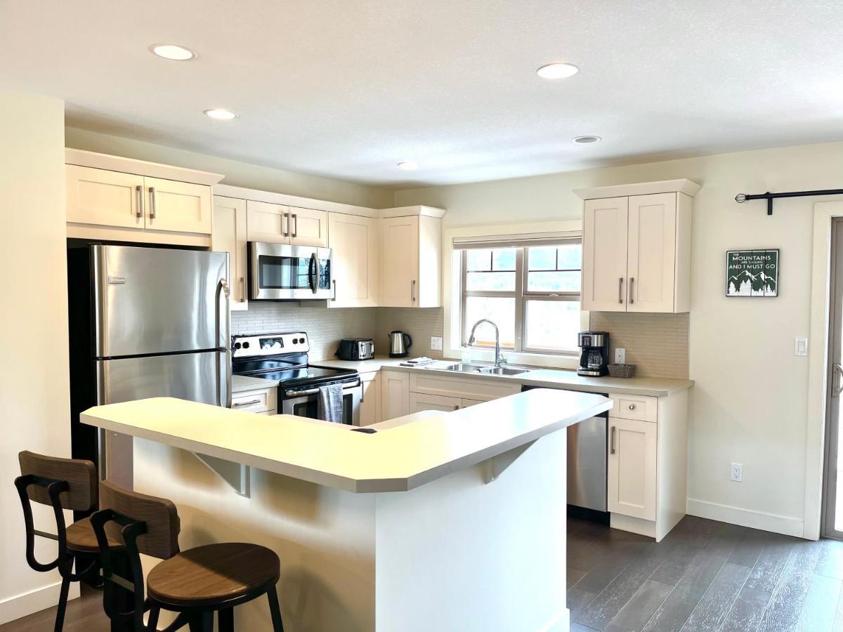 Perfect Base Invermere 3Bd Townhouse Mt Views With Garage Exterior photo